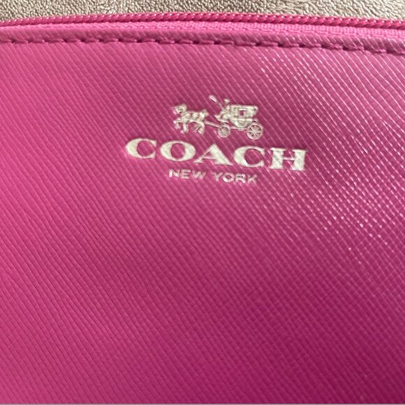 Corner Zip Wristlet - Picture 3 of 8